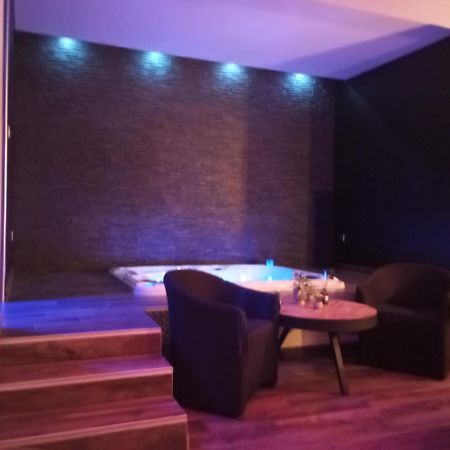 Chambre Romantique Avec Spa Privatif Ferriere-la-Grande Kültér fotó