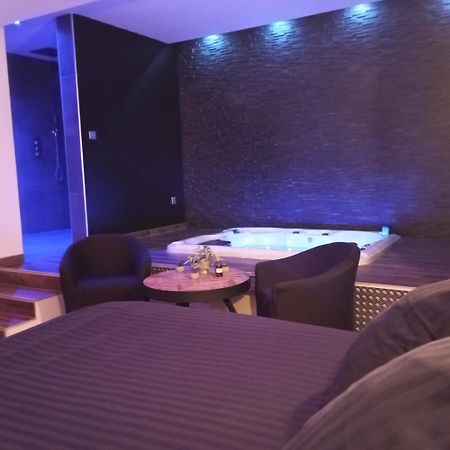 Chambre Romantique Avec Spa Privatif Ferriere-la-Grande Kültér fotó