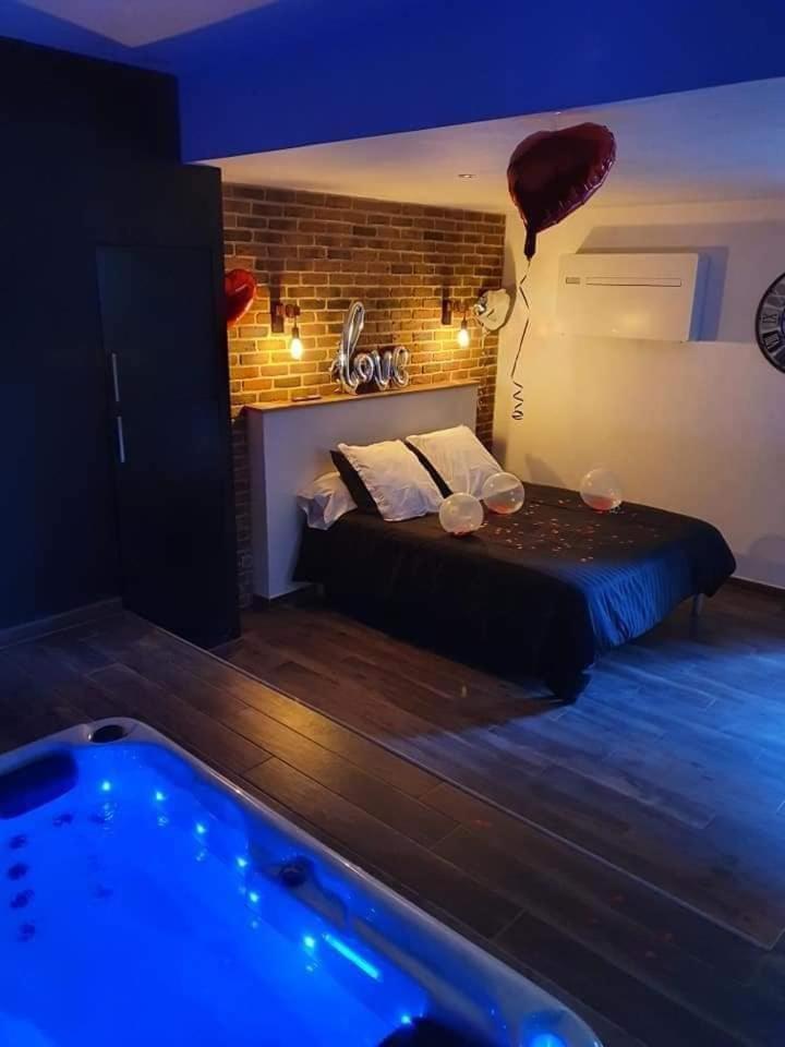 Chambre Romantique Avec Spa Privatif Ferriere-la-Grande Kültér fotó